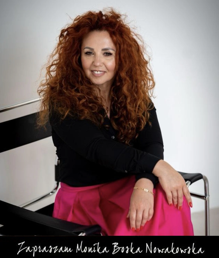 kobieta podczas rysowania